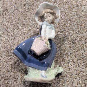 Llardo, Charming Girl Figurine with Basket